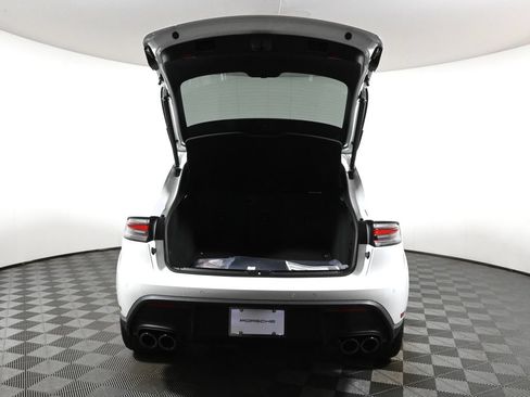 Used 2026 Porsche Macan AWD/4WD image 41