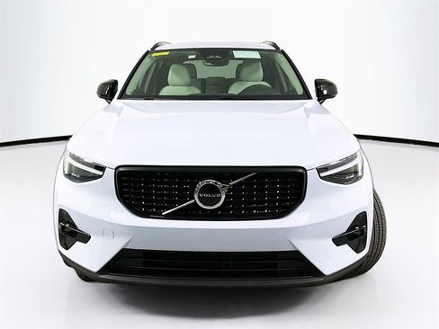 Used 2025 Volvo XC40 B5 Plus w/ Protection Package Premier image 5