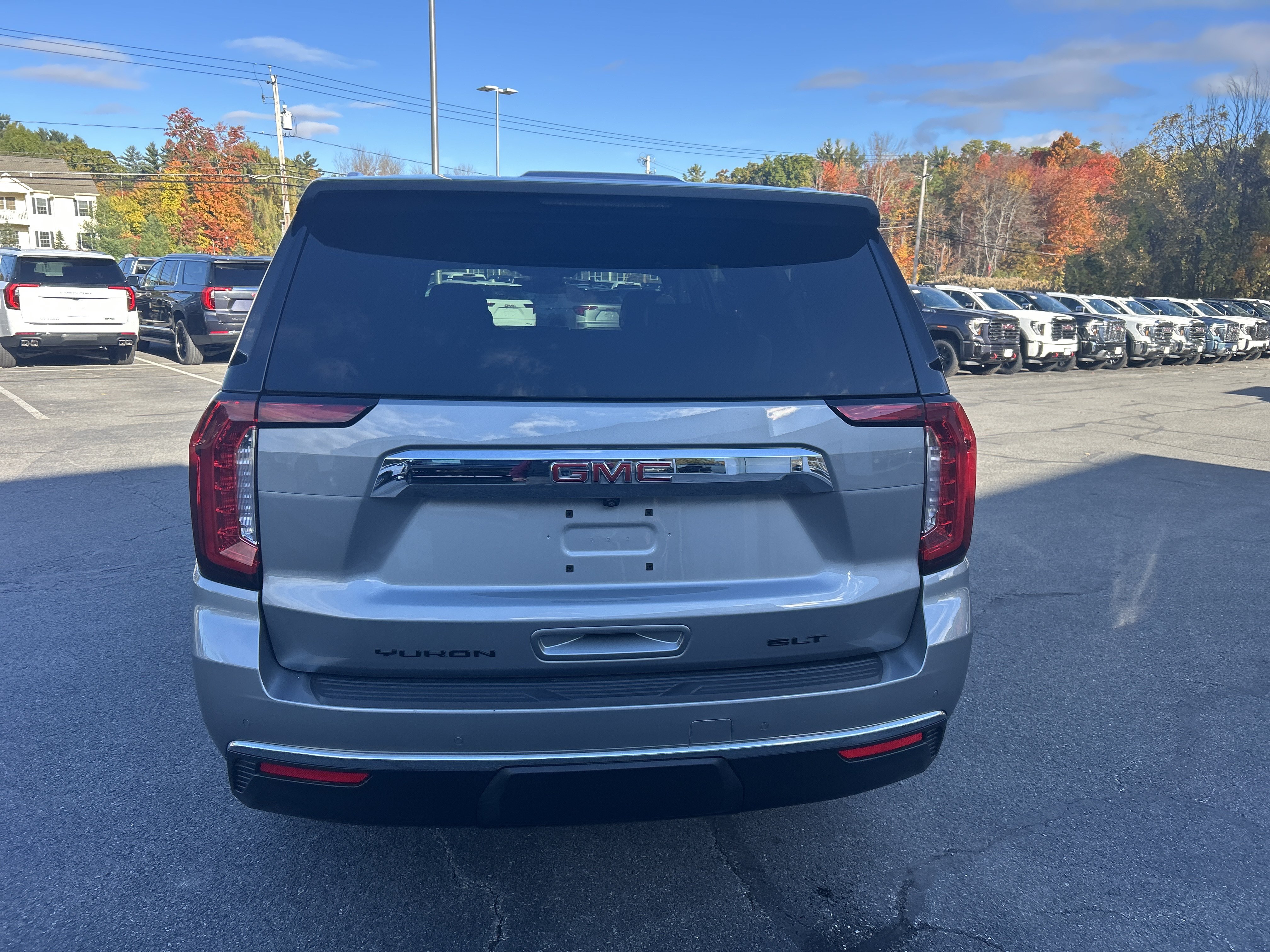 Used 2023 GMC Yukon XL SLT w/ SLT Luxury Package AWD/4WD image 8