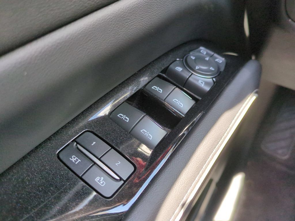 Used 2022 Cadillac Escalade ESV Premium Luxury AWD/4WD image 30
