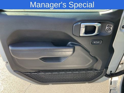 Used 2024 Jeep Wrangler Sport S image 3