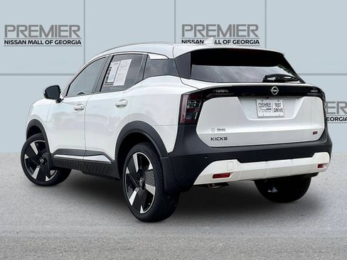 Certified 2025 Nissan Kicks SR FWD image 5