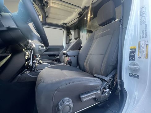 Used 2023 Jeep Gladiator Overland image 11