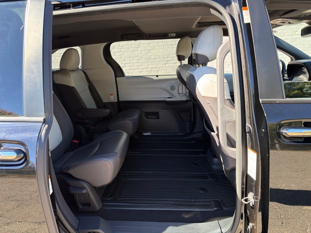 Used 2022 Toyota Sienna XSE AWD/4WD image 10