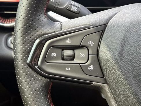 Used 2025 Chevrolet Trax RS w/ Sunroof Package FWD image 26
