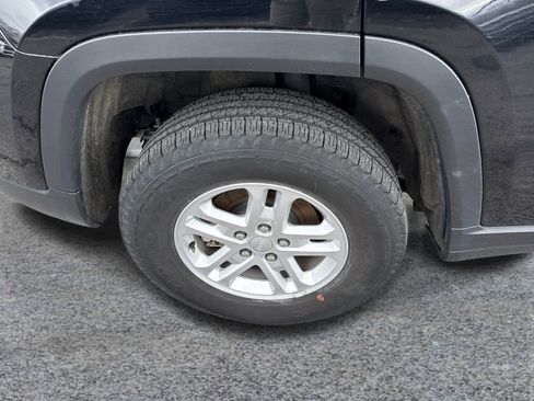 Used 2023 Jeep Grand Cherokee Laredo image 9