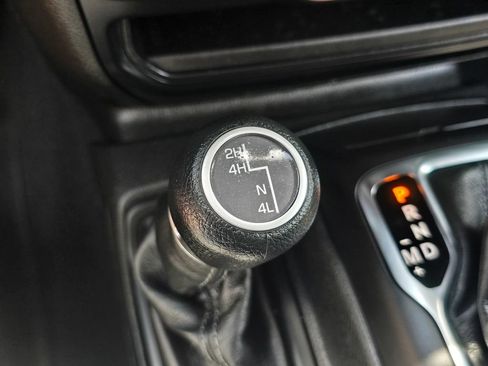 Used 2024 Jeep Wrangler Unlimited Sport AWD/4WD image 26