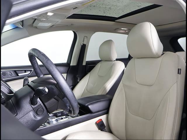 Used 2019 Ford Edge Titanium w/ Equipment Group 301A FWD image 7