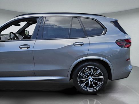 New 2026 BMW X5 xDrive50e w/ Executive Package image 38
