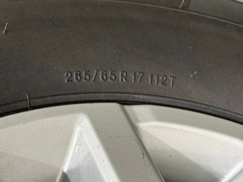 Used 2023 Nissan Frontier SV image 38