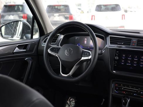 Used 2024 Volkswagen Tiguan SE image 10
