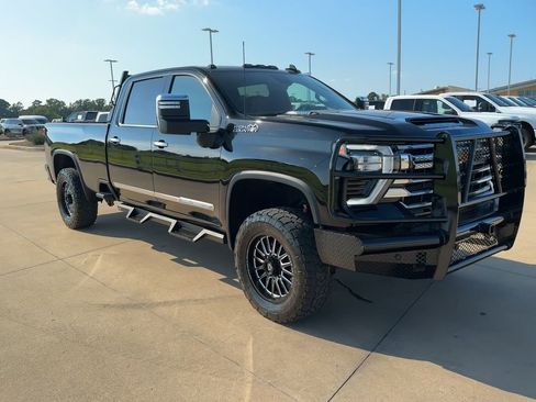 Used 2024 Chevrolet Silverado 3500 High Country w/ High Country Premium Package AWD/4WD image 2