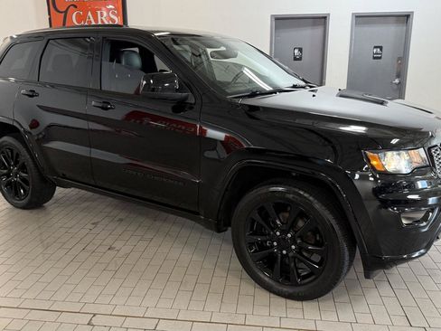 Used 2018 Jeep Grand Cherokee Altitude AWD/4WD image 6