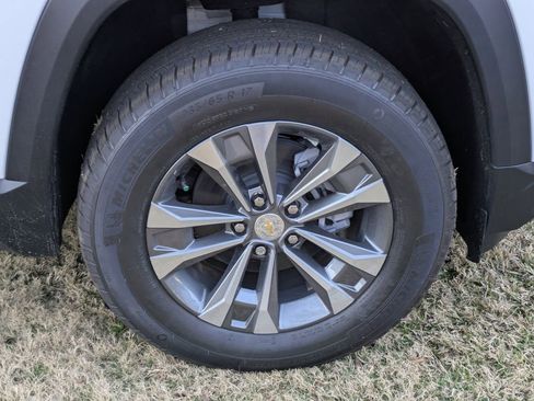 New 2026 Chevrolet Equinox LT w/ Convenience Package II image 12