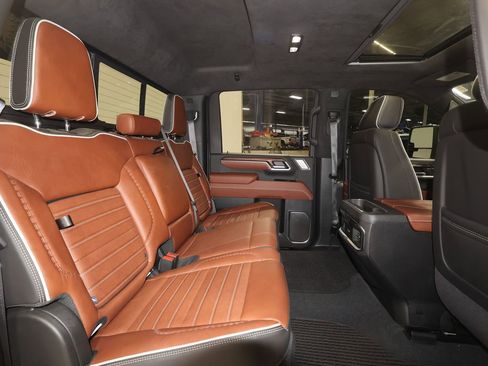 Certified 2025 GMC Sierra 3500 Denali Ultimate image 28