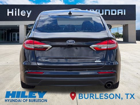 Used 2019 Ford Fusion SE FWD image 5