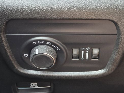 Used 2025 Jeep Grand Cherokee Altitude image 18