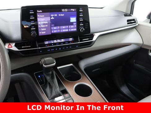 Certified 2021 Toyota Sienna XLE image 16