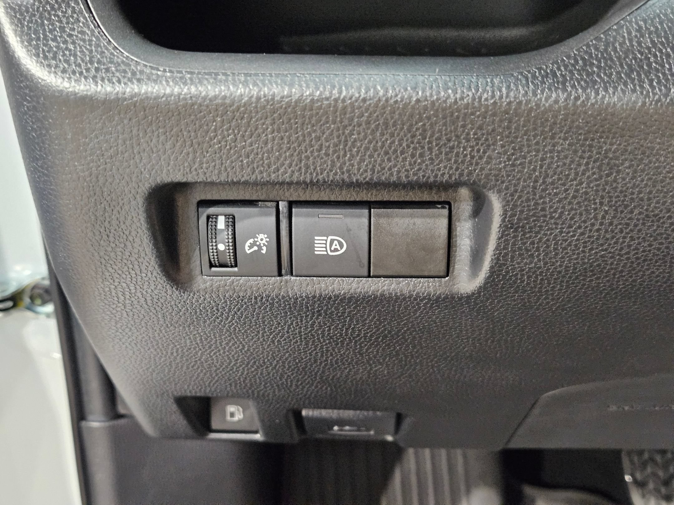 Used 2022 Toyota RAV4 LE AWD/4WD image 23