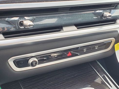 Used 2025 BMW X5 sDrive40i w/ M Sport Package image 29