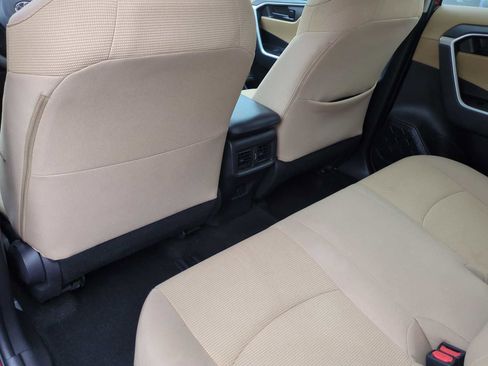 Used 2022 Toyota RAV4 LE image 15