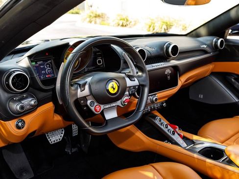 Used 2019 Ferrari Portofino image 29