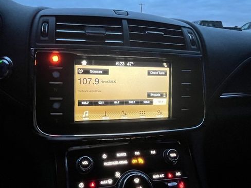 Used 2018 Lincoln Continental Premiere image 33