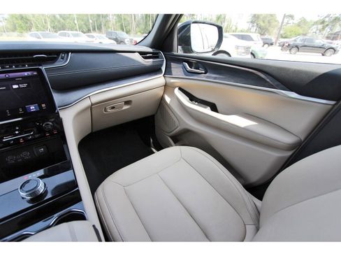 Used 2023 Jeep Grand Cherokee L Limited RWD image 12