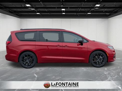New 2026 Chrysler Pacifica Select w/ S Appearance Package image 6