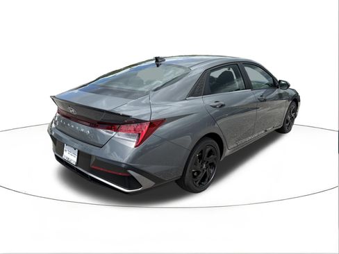 New 2026 Hyundai Elantra SEL Sport FWD image 3