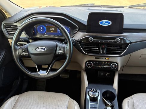 Used 2020 Ford Escape Titanium image 11