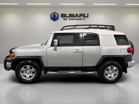 Used 2008 Toyota FJ Cruiser 2WD w/ Upgrade Pkg 2 image 2