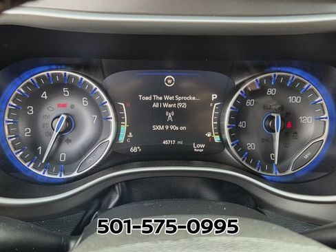Used 2023 Chrysler Pacifica Touring-L FWD image 30
