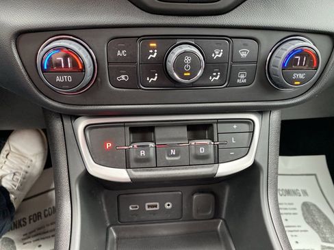 Used 2023 GMC Terrain SLE w/ Driver Convenience Package image 16