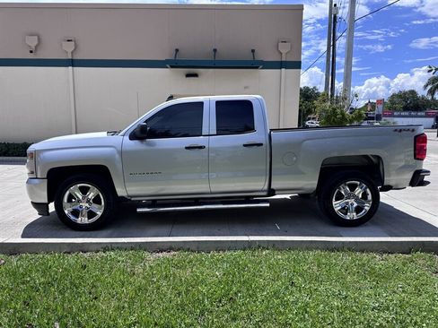 Used 2018 Chevrolet Silverado 1500 LT AWD/4WD image 8