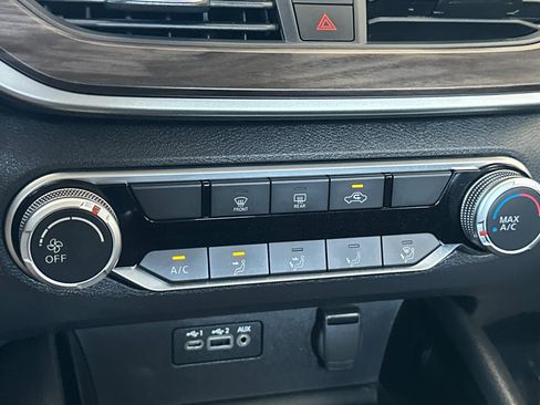 Used 2024 Nissan Altima 2.5 SV FWD image 19