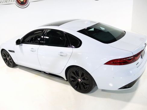 Used 2021 Jaguar XF R-Dynamic SE image 9