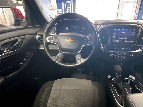 Used 2023 Chevrolet Traverse LT AWD/4WD image 17