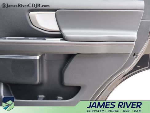 Used 2025 Ford Expedition Active AWD/4WD image 11