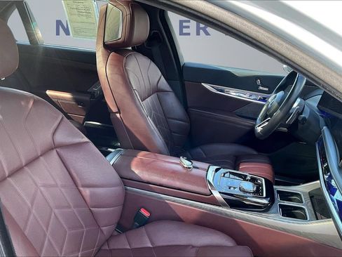 Used 2023 BMW 760i xDrive AWD/4WD image 28