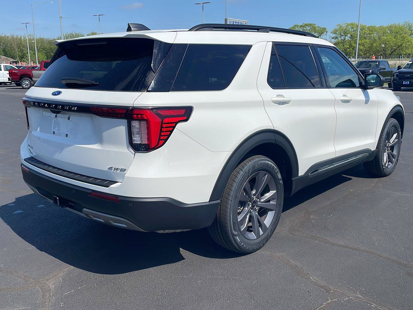 Used 2025 Ford Explorer Active w/ Active Comfort Package AWD/4WD image 5