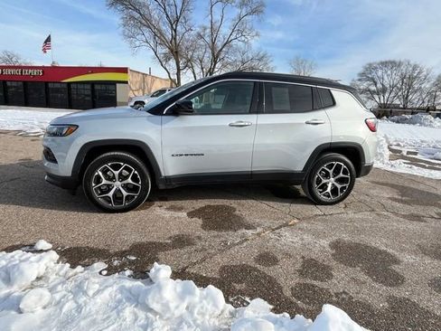 Used 2024 Jeep Compass Limited image 2