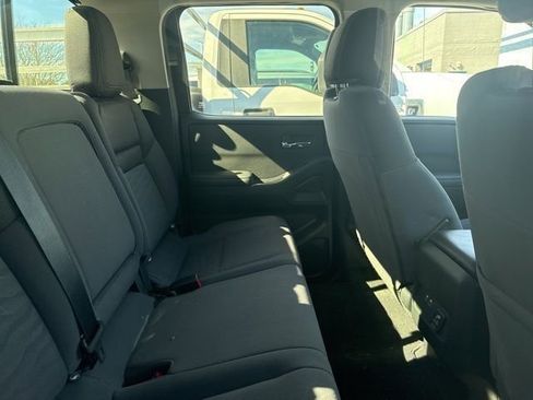 Used 2024 Nissan Frontier SV image 6