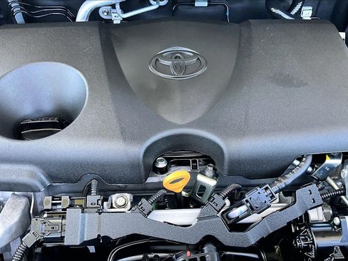 Used 2021 Toyota RAV4 XLE FWD image 31