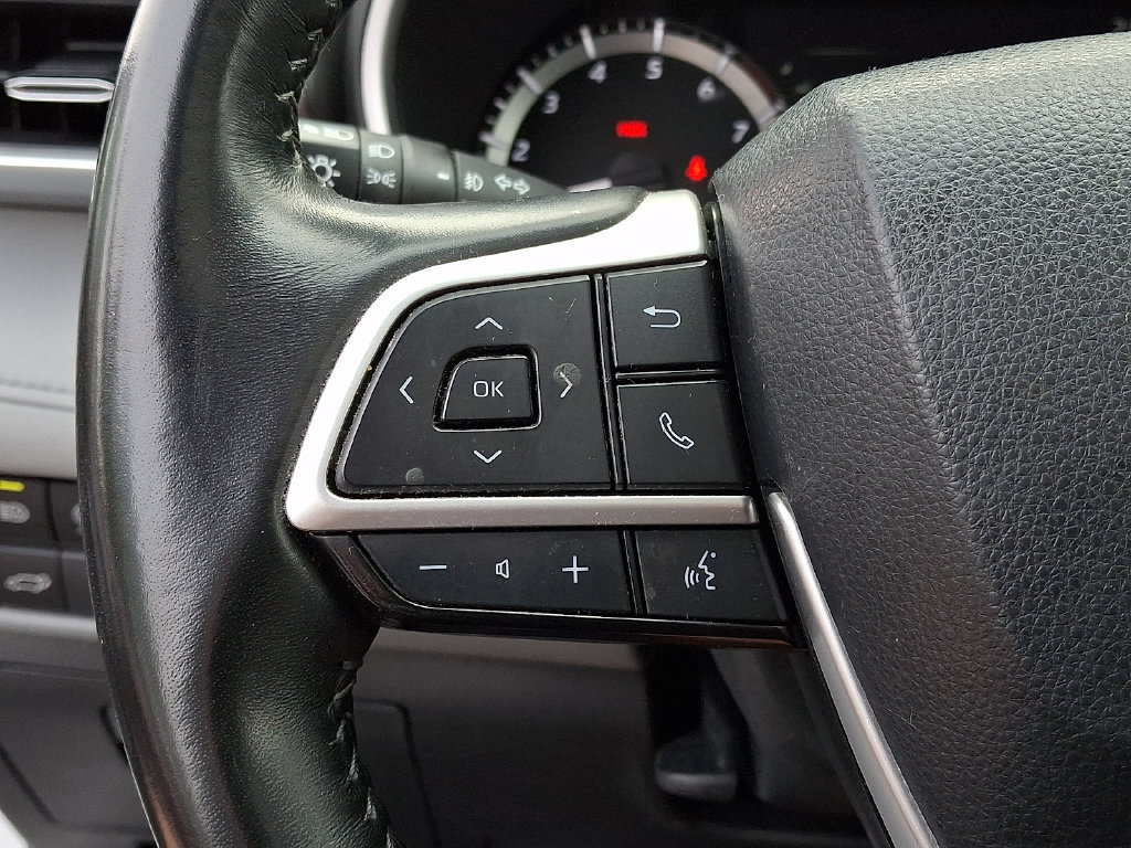 Used 2023 Toyota Highlander XLE AWD/4WD image 24