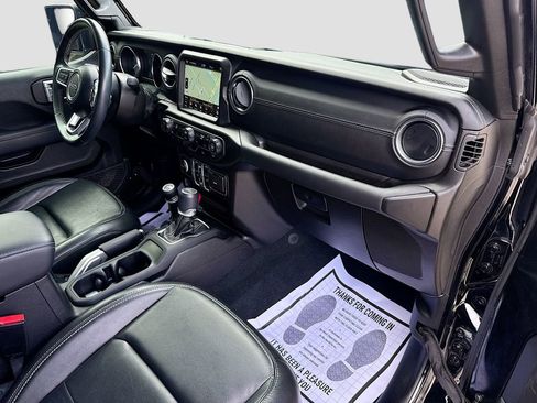 Used 2022 Jeep Wrangler Unlimited Sahara AWD/4WD image 34