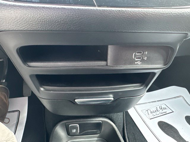 Used 2026 Chrysler Pacifica Select FWD image 24