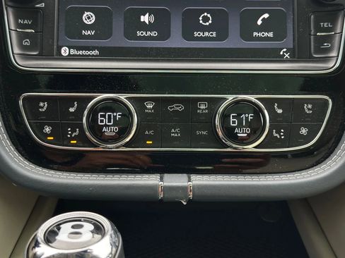 Used 2017 Bentley Bentayga image 49