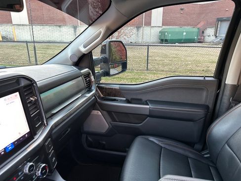 Used 2025 Ford F250 Lariat image 15