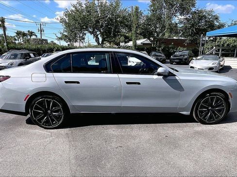 Used 2023 BMW 760i xDrive image 30